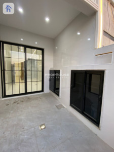 Family Home with 6 Bedrooms image 5