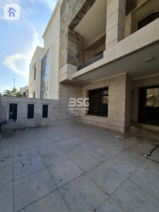 Luxurious 4-Bedroom Home in Dream City image 3