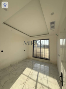 Spacious House with 4 Bedrooms Image 5
