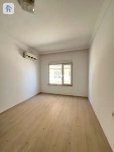 Apartment Opposite Garden Image 6