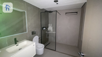 Luxurious 40th Floor Apartment for Rent Image 7