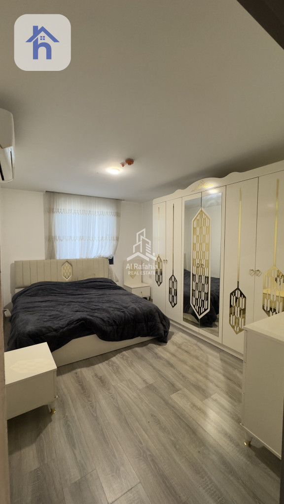 Chic 1 Bedroom Apartment with Great Views Image 2
