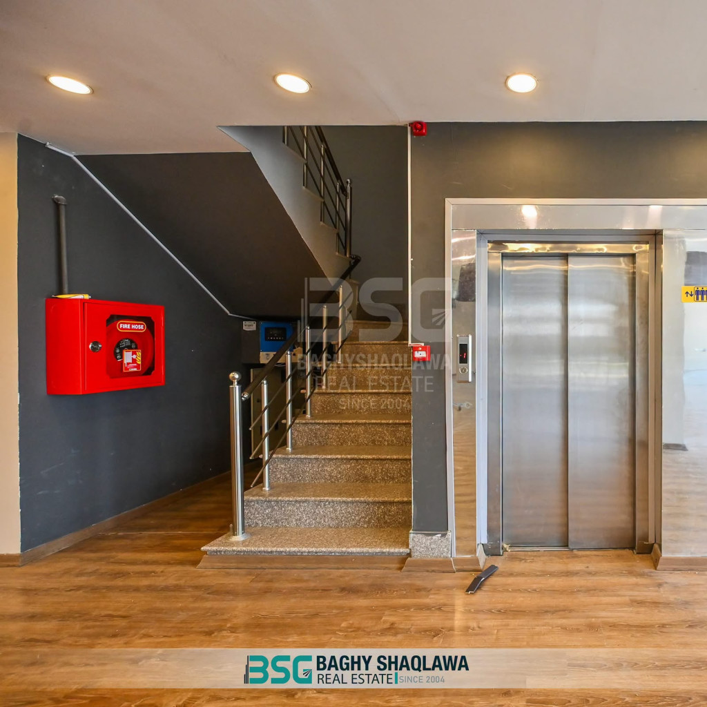 Spacious Commercial Building in Shorsh Image 8