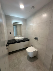 Modern 4-Bedroom Apartment image 14