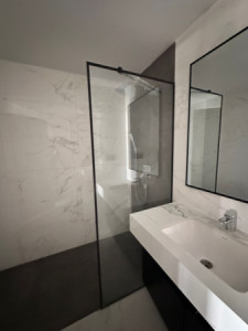 Modern 4 BR Apartment in Prime Location Image 22