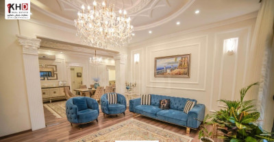 Luxurious House with Multiple Bedrooms image 1
