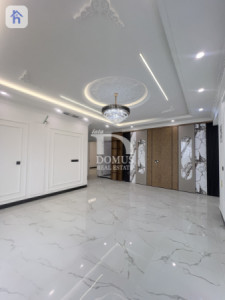 Luxurious Villa with 6 Bedrooms Image 3