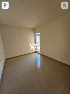 Spacious Apartment on 9th Floor Image 8