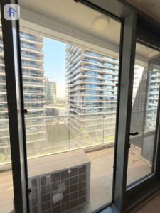 Modern Studio Apartment in Prime Location Image 4