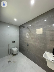 Modern House with 5 Bedrooms image 18