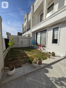 Modern Family Home with 4 Bedrooms image 2
