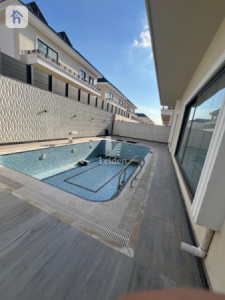 Luxurious House with Swimming Pool for Sale Image 4