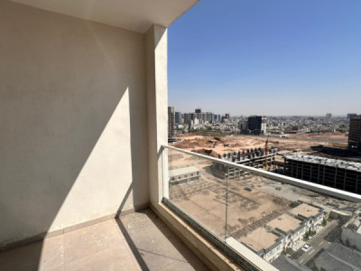Modern 2-bedroom apartment near airport Image 11