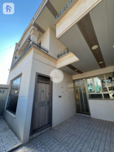 Cozy 3 Bedroom House with Terrace image 2