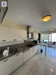Stylish 4-Bedroom Apartment with High Floor Resim 3