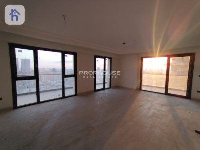 Elegant Three Bedroom Residence in Prime Location image 1