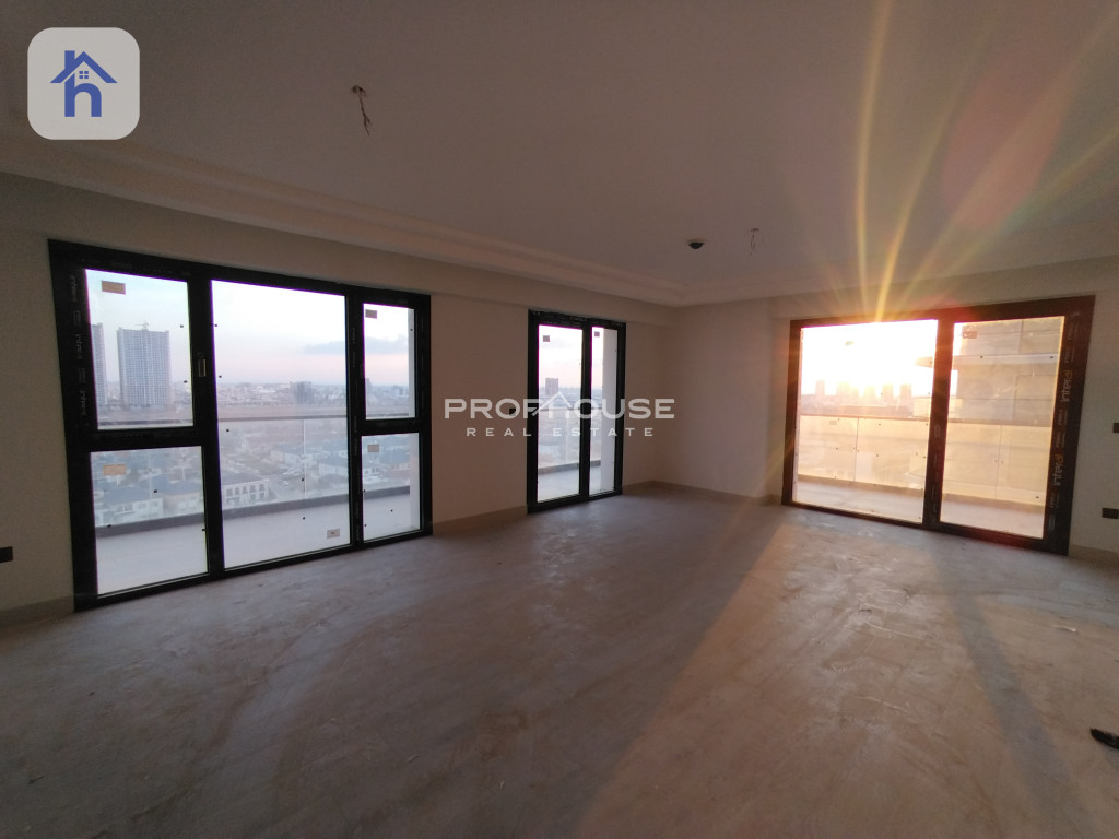 Elegant Three Bedroom Residence in Prime Location