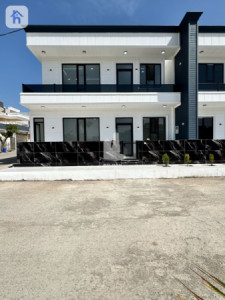 Square House image 1