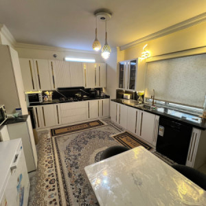 Luxurious Apartment in Prime Location image 5