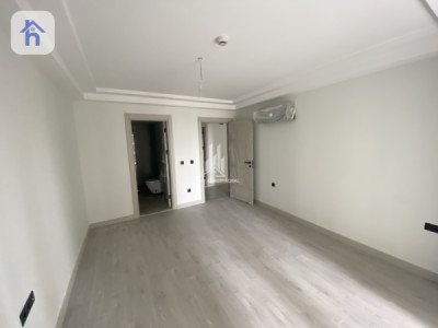Spacious Apartment with Modern Design Image 5