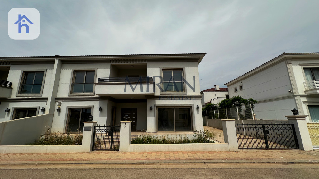 Modern house with 4 bedrooms