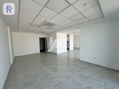 مكتب بمساحة 123 متر مربع مع مطبخ وصالة صورة 7