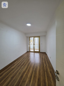 Spacious Apartment in Roya Tower image 4