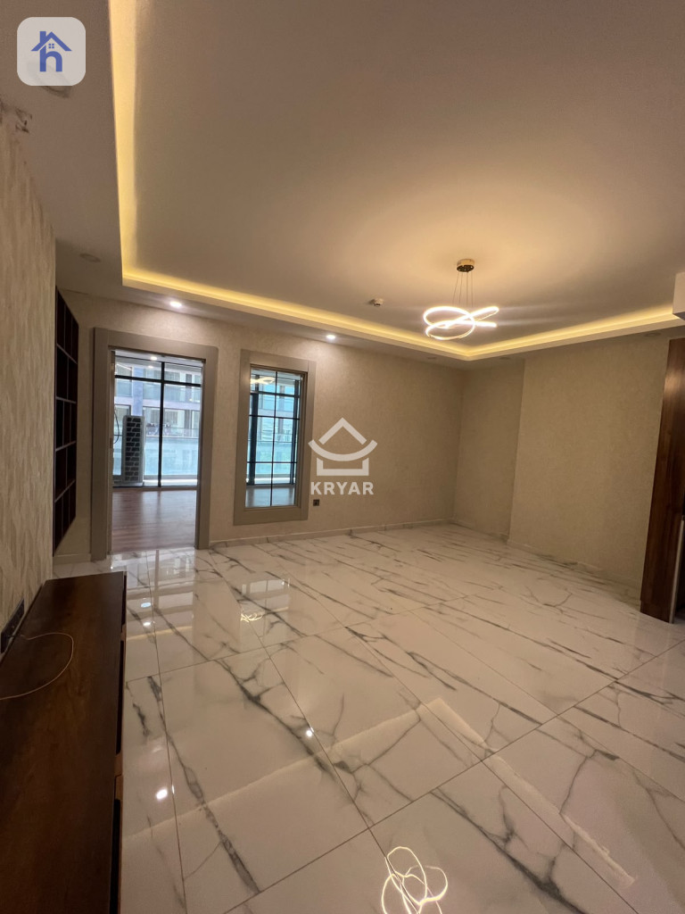 شوقەیەکی ئارام و یەک ژووری نوستن لە سکای تاوەرز
