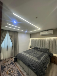 Modern Apartment with 4 Bedrooms Image 5