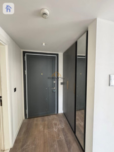 Modern 1 Bedroom Apartment image 8