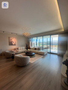 Luxurious 3-Bedroom Apartment image 7
