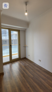 Spacious Apartment in Roya Tower image 7