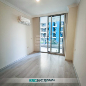 Cozy Apartment with Airport View Image 8