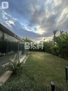 House Opposite Garden image 4