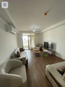 شوقەیەکی ڕاخراو لە ئیمپایەر پیرڵ تاوەرز image 1