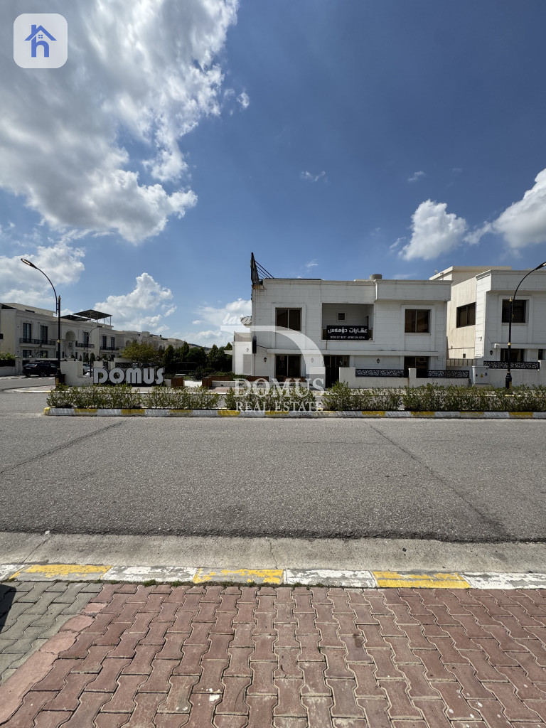 Commercial House (240m²)