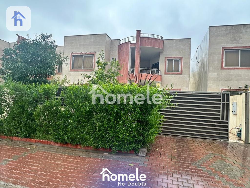 House (350m²)