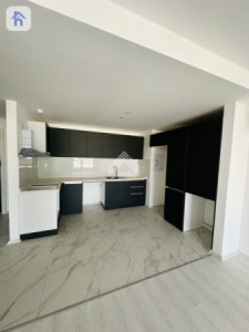 Luxurious Apartment in Empire Pearl Towers image 2