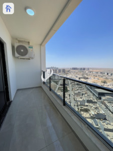Studio Apartment in Queen Tower image 4
