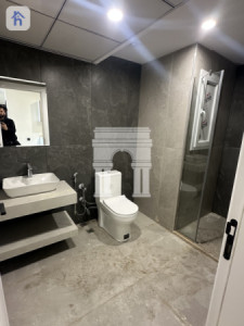 Cozy Apartment with Stunning Views Image 4