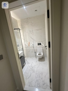 شوقەیەکی فراوانی ٤ ژووری نوستن لەگەڵ دیمەنێکی سەرنجڕاکێش وێنە 15