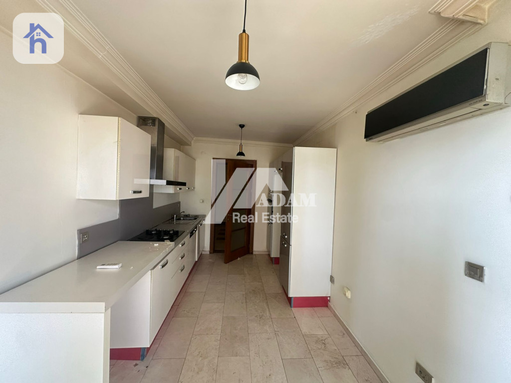 Spacious Apartment with Park View — 2