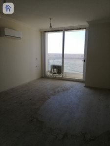 Chic Studio Apartment near Airport image 2