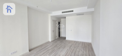 Cozy Apartment in Empire Square Image 3
