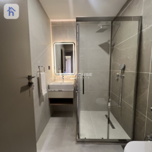 Luxurious 2-Bedroom Apartment in Prime Location image 5