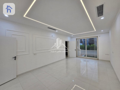 Modern Home with 5 Bedrooms Image 6