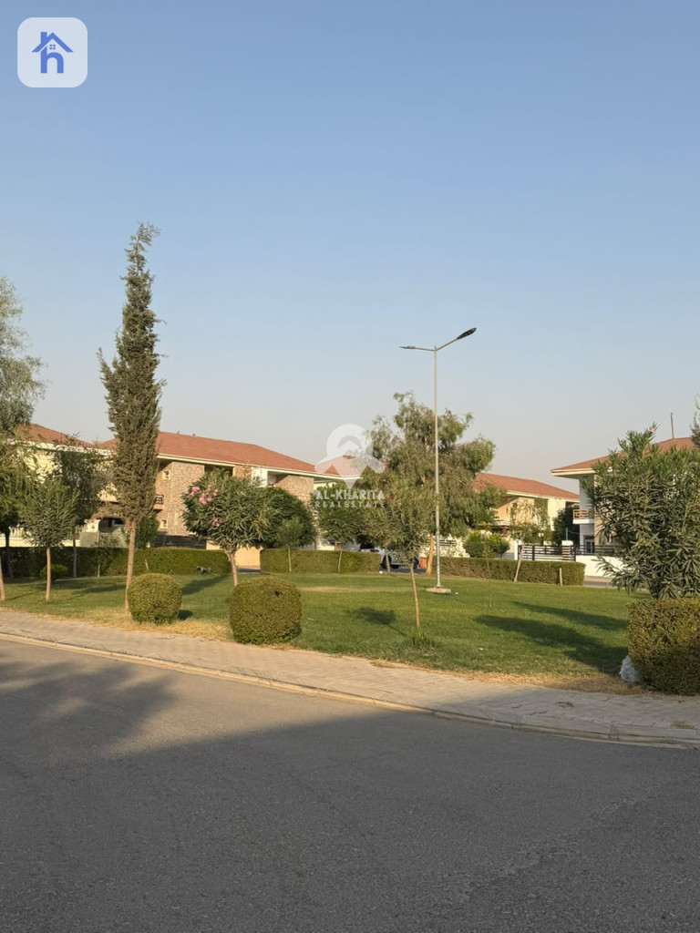 House Opposite Garden — 1