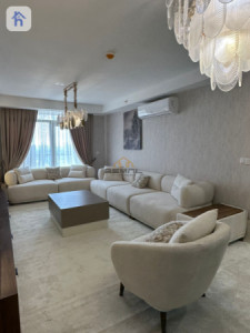 شوقەیەکی ڕاخراو لە ئیمپایەر پیرڵ تاوەرز image 1