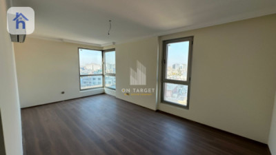 Spacious Apartment with Stunning Views Image 9