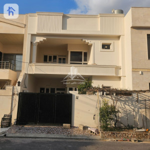 Family House in hawlery Nwe image 1